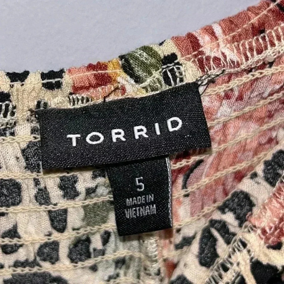 Torrid - Babydoll  Crinkle Gauze Smocked Cold Shoulder Top - Picture 10 of 11